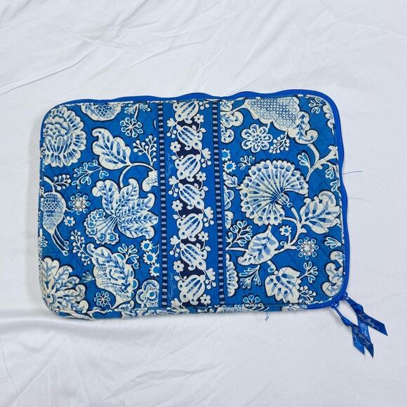 Vera Bradley Blue and White Laptop Bag - Picture 2 of 9